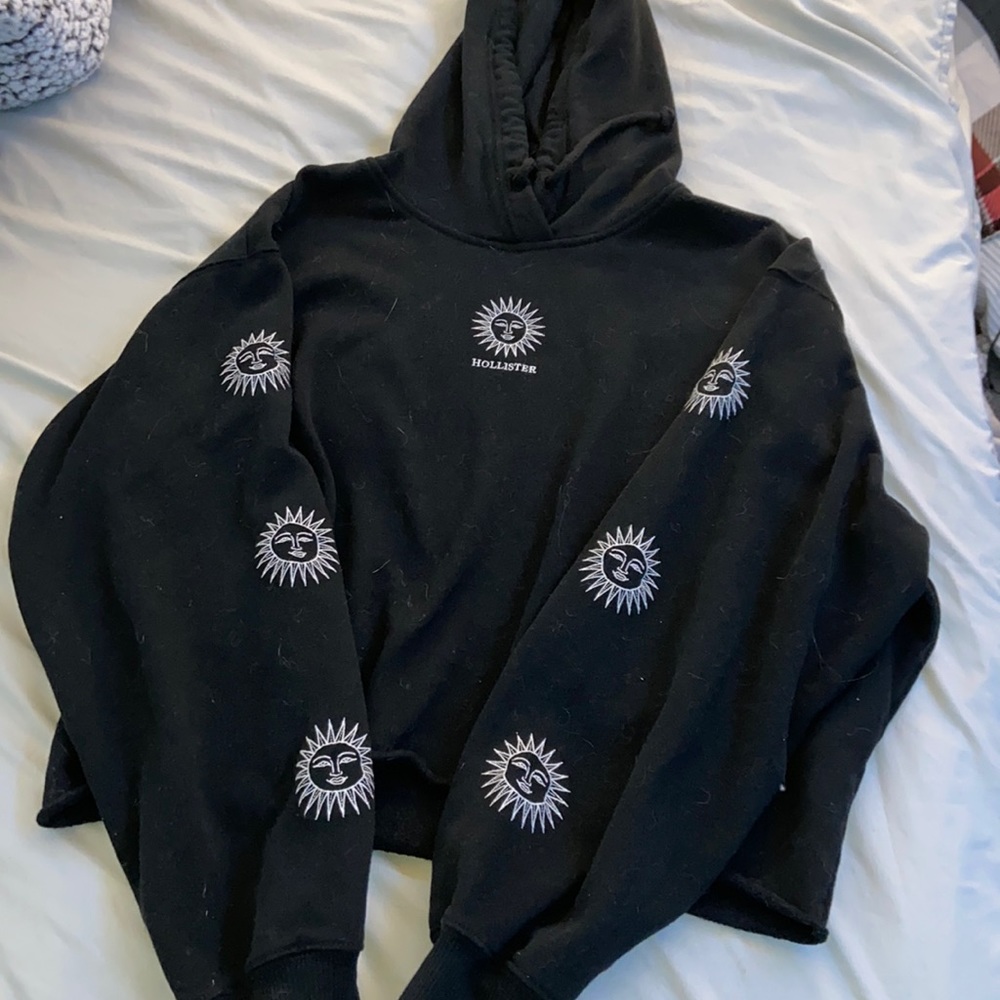 Women’s large cropped hollister hoodie